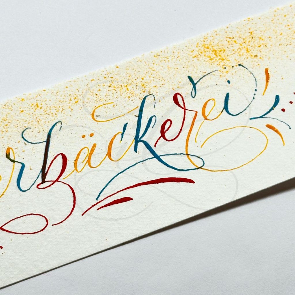Kalligraphie Klub Kommunity Deutschland von irma link kalligraphin, künstlerin Onlinekurs Treffen, Gleichgesinnte Austausch, Berlin, Flourishing Kalligrafie, mehrfarbig Schrift Art Kunst künstlerisch, KalliKLUB Kommunity Workshops Kurse vor Ort, Präsenzkurs, Onlinekurs Kalligraphin irma link Künstlerin Kalligraphie Kalligraphin Berlin Deutschland Österreich Schweiz Spitzfeder Kalligrafie