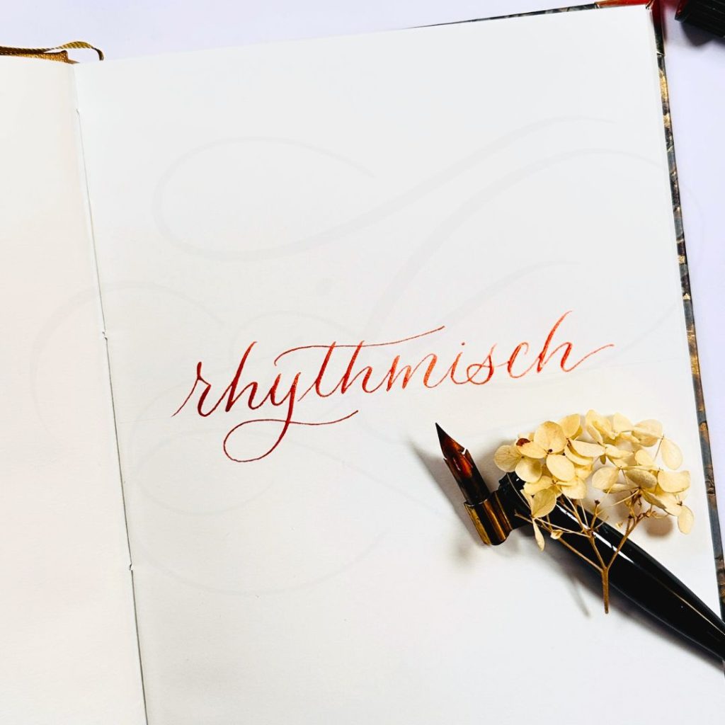 Kleinbuchstabe r im Flow-Alphabet schreiben rhythmisch geschrieben als Übungswort oder Schriftzug in Rosegold Tusche